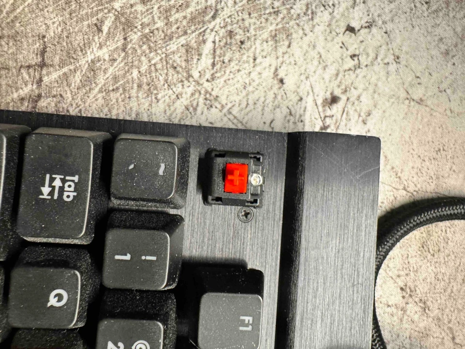 Corsair CH9000069-NA/RF K70 Mechanical Gaming Keyboard Red LED Red switch - Image 3 of 4