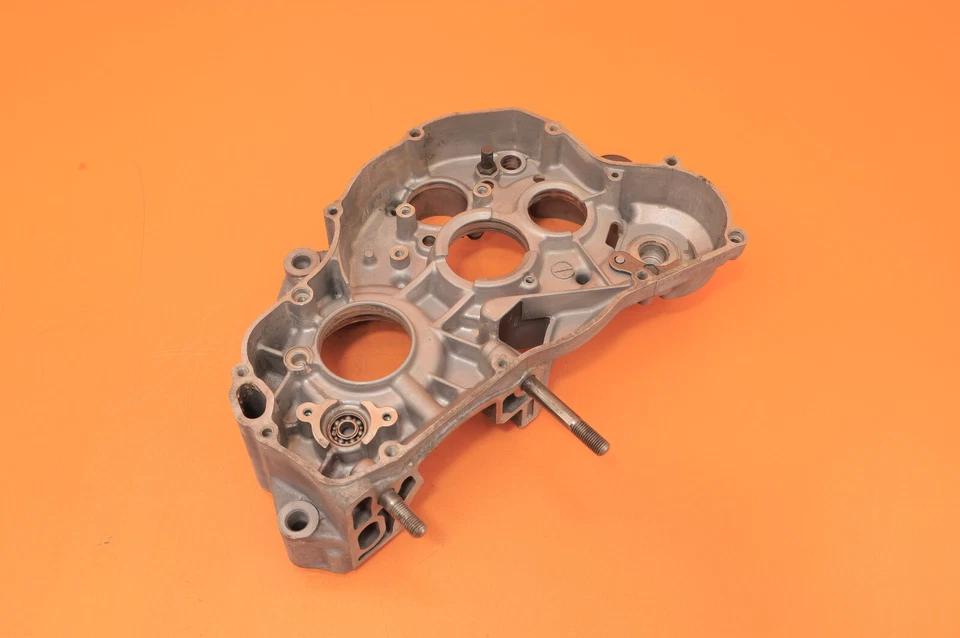 2001 01-02 RM250 RM 250 原始设备制造商右曲轴箱发动机底端卡特块半 — 第 3/4 张图片