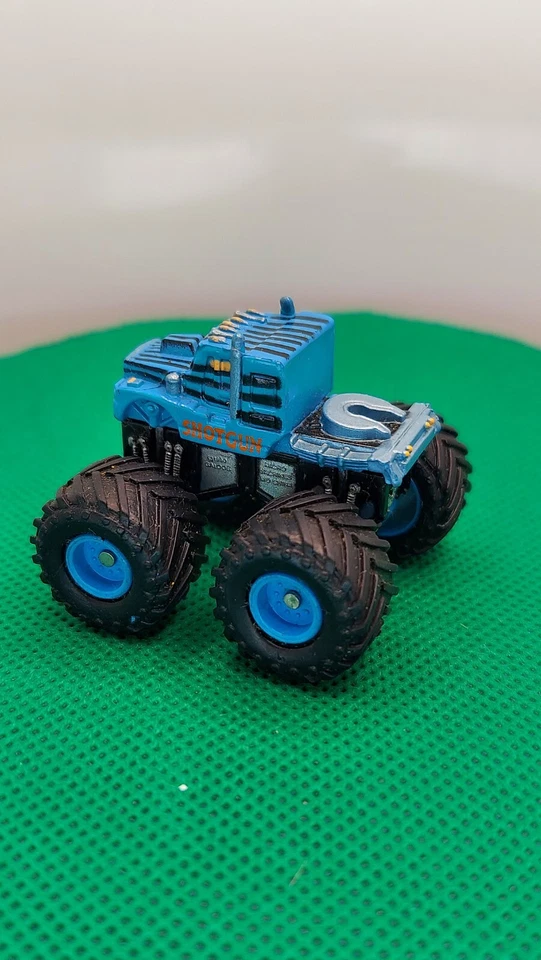 MICRO MACHINES - MONSTER TRUCK "SHOTGUN" Blue/ Black Kenworth Cab TuffTrax - Image 4 of 4