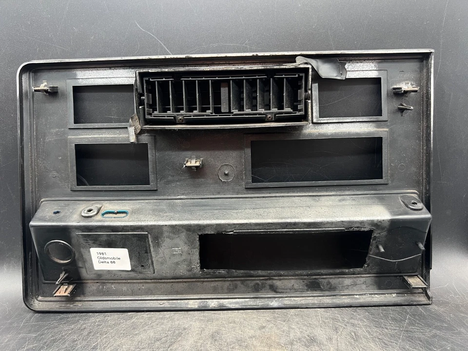 Oldsmobile Delta 88 1977-1984 OEM radio control de clima tablero bisel 554854 Foto 3 de 4