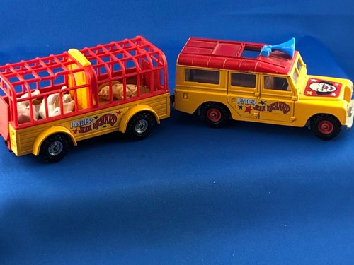 Corgi PINDER CIRCUS Land Rover and Animal Cage Trailer (b)