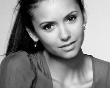 NINA DOBREV 8x10 PHOTO *