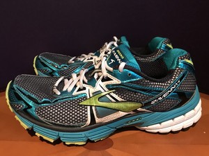 brooks ravenna 4 precio