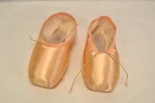 NWOT Freed Of London  XXX Ballet flats Triangle Hard Size 4