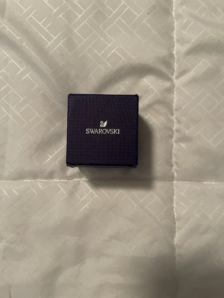 Swarovski Crystal Engagement & Wedding Ring Set Size 5 | Round Solitaire +... - Image 3 of 3