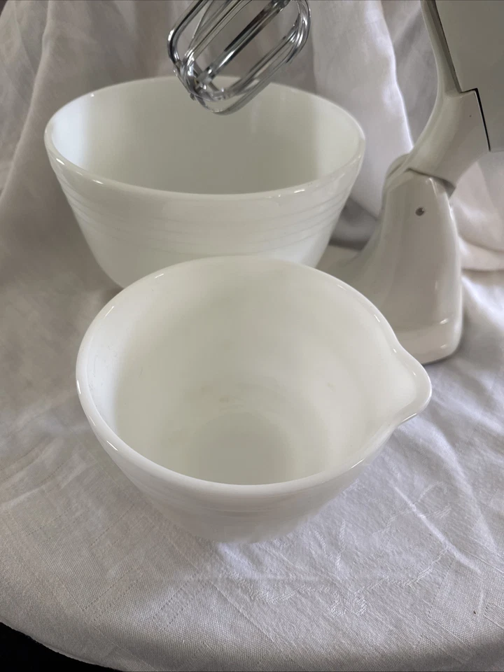 Batidora de pie y batidora/batidora de mano Hamilton Beach M2B de colección y 2 cuencos, funciona muy bien Foto 4 de 4