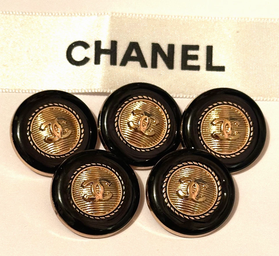 5 CHANEL BUTTONS (METAL & RESIN) BLACK & GOLD  GOLD CC BUTTONS 25mm TRÉS CHIC! - Image 3 of 4