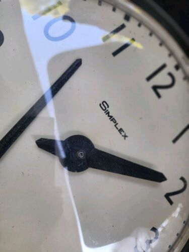 VINTAGE ROUND SIMPLEX SCHOOL/MILITARY WALL CLOCK PARTS/REPAIR L@@K - Picture 3 of 6