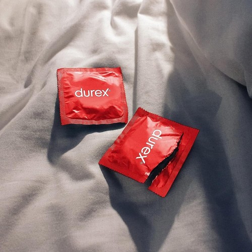 Durex Thin Feel Latex Condoms for More Sensitivity Regular Size Pack Of 3 - Picture 3 of 7