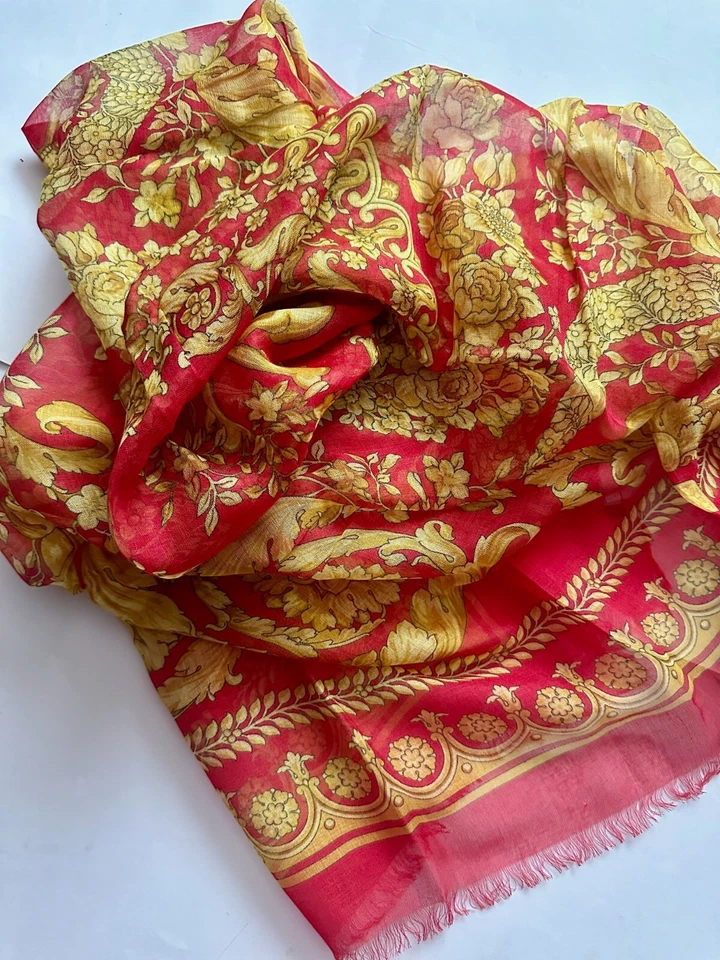 VERSACE – stola Barocco 132cm x 132cm, con piccole frange, 85% modal e 15% seta - Imagen 2 de 4