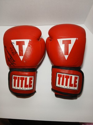 Title Boxing Gloves 14oz Classic Red & Red Classic With Autograph