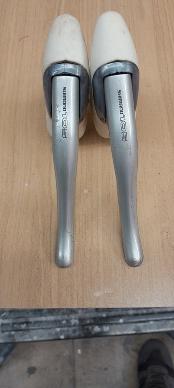 Shimano  BL-1055 Aero Brake Levers  White Hoods champagne levers 23.8-24.2 mm