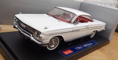 Chevrolet Impala 1961 Modellauto 1:18 Sunstar, OVP, weiß