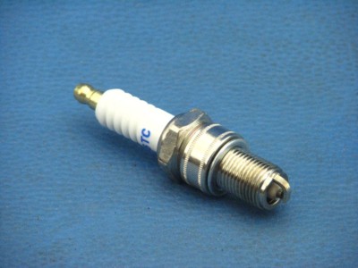 Zündkerze aus Einhell BT-BG 2000/2 Stromerzeuger 3,74 kW / 5 PS Stromaggregat
