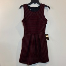 iZ Byer Sleeveless Dress Size 7P With Pockets New With tags