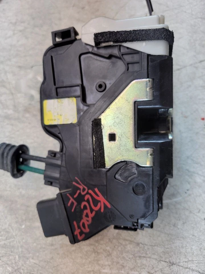 Actuador de cerradura de puerta delantera derecha KIA SORENTO 2011 2012 2013 2014 2015 81320-2P020 Foto 2 de 4