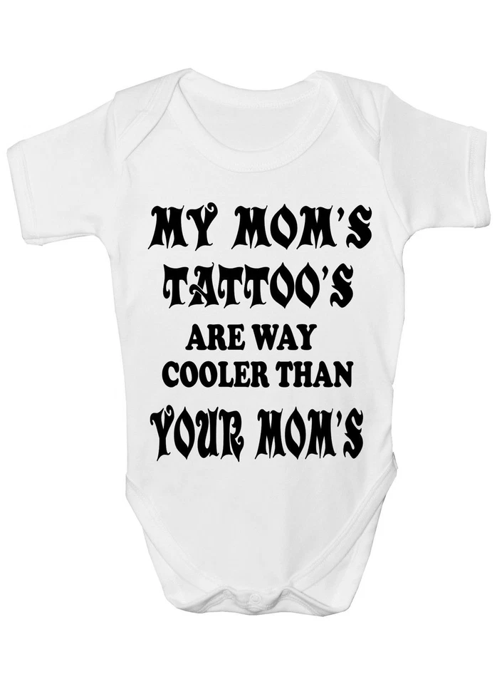 PRINTSHOP2000 My Mom's Tattoo's Strampler Weste Babykleidung lustiges Geschenk