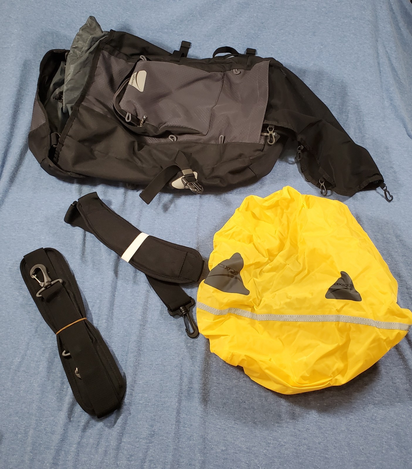 Axiom Kootenay DLX  Performance Cycling Bag with Weather Cap