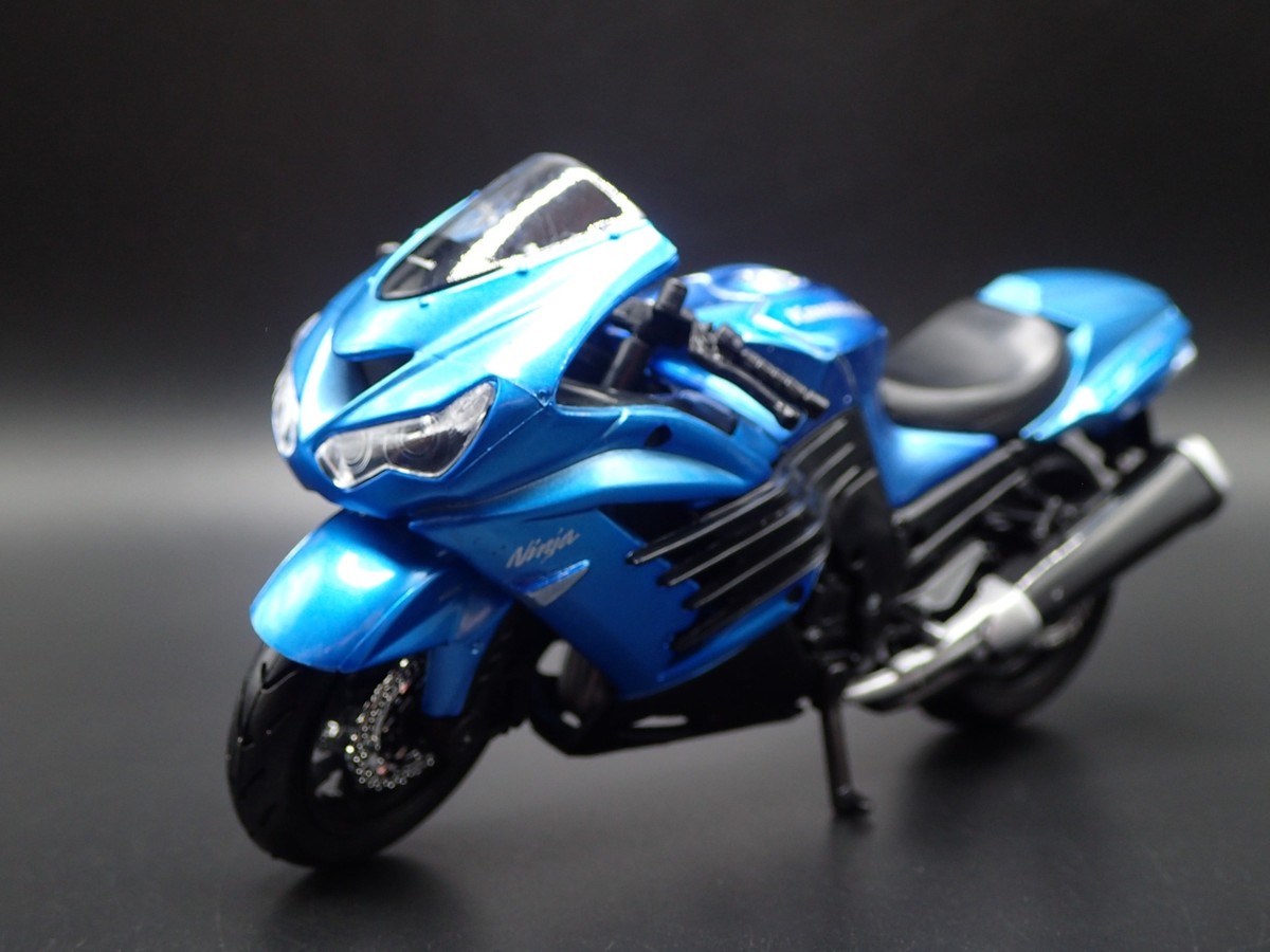 KAWASAKI ZX 14R BIKE MOTORCYCLE BLUE 1/18 SCALE DIORAMA DIECAST