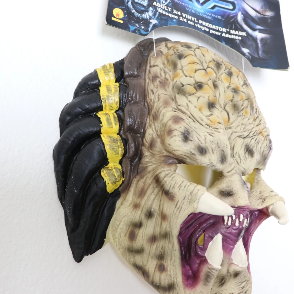 Aliens vs Predator 2004 20th Century Fox Adult 3/4 Vinyl Predator Mask Halloween - Image 4 of 4
