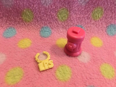 Littlest Pet Shop Lps Fire Hydrant & Dog Collar #2 Set Hasbro