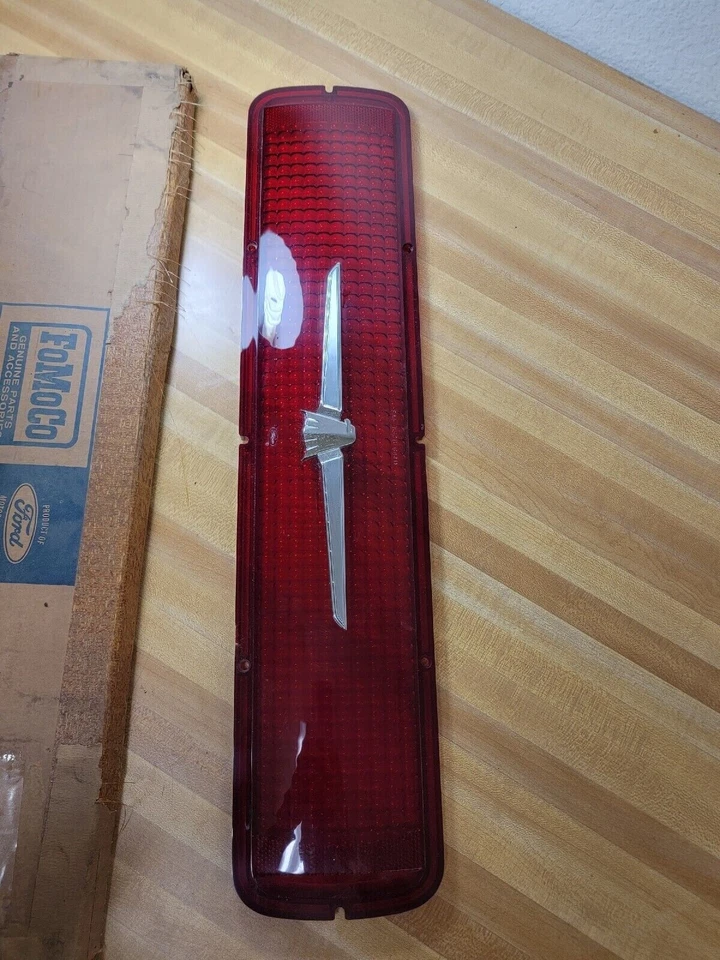 Lente de luz trasera Ford Thunderbird 1964 C4SZ-13450-A-1 NOS Foto 4 de 4