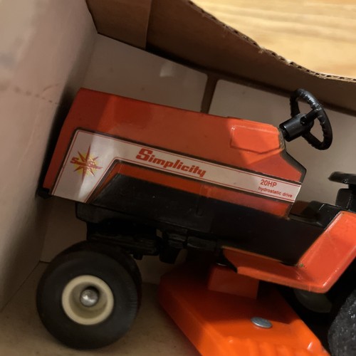 Scale Models Simplicity SunStar 20 HP 1st 1/16 Edition Lawn Mower Collectible - Picture 6 of 10