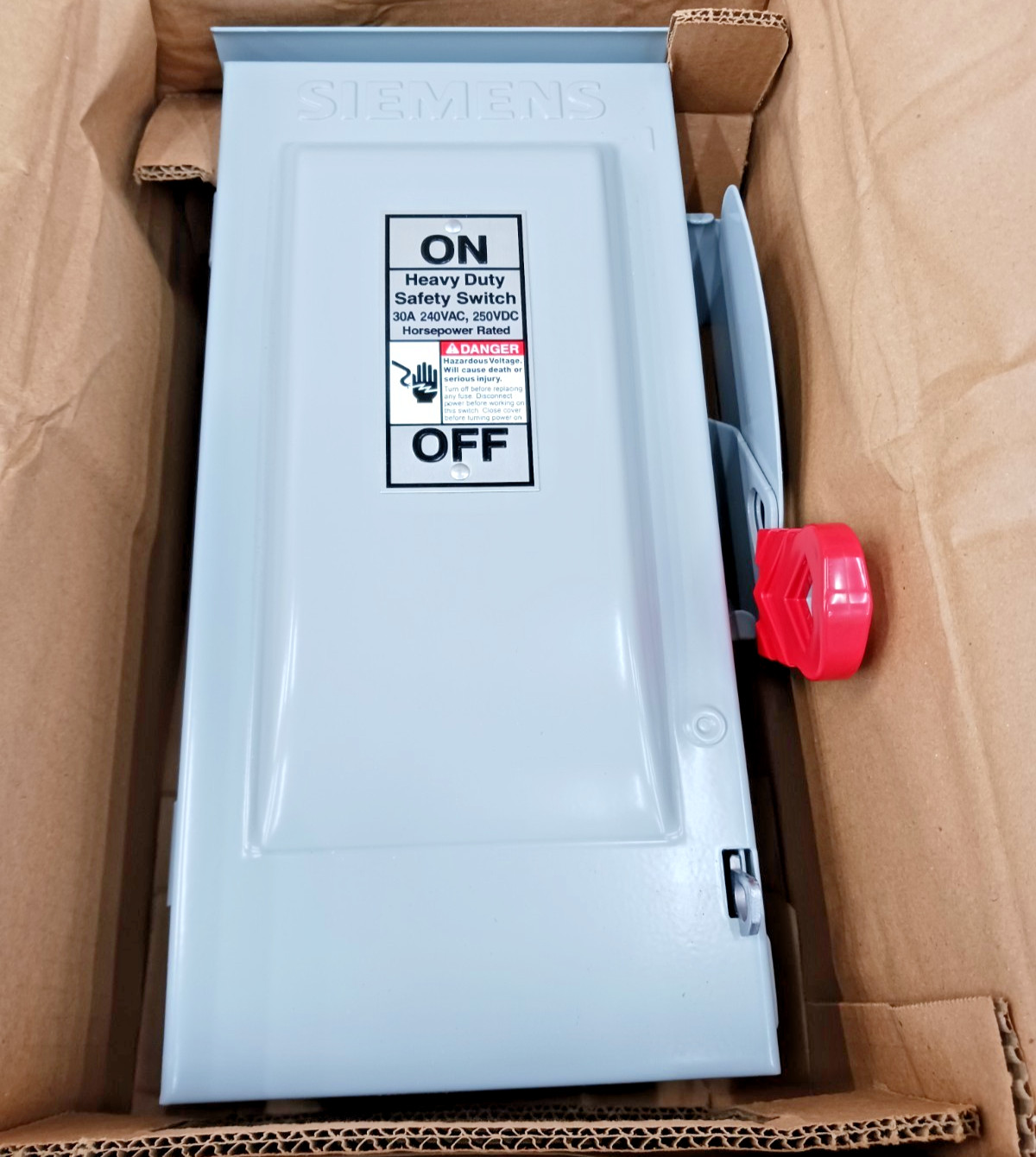 New Siemens 30 Amp Fusible 3R Safety Disconnect Switch 2 Pole 240 Vac 250 Vdc