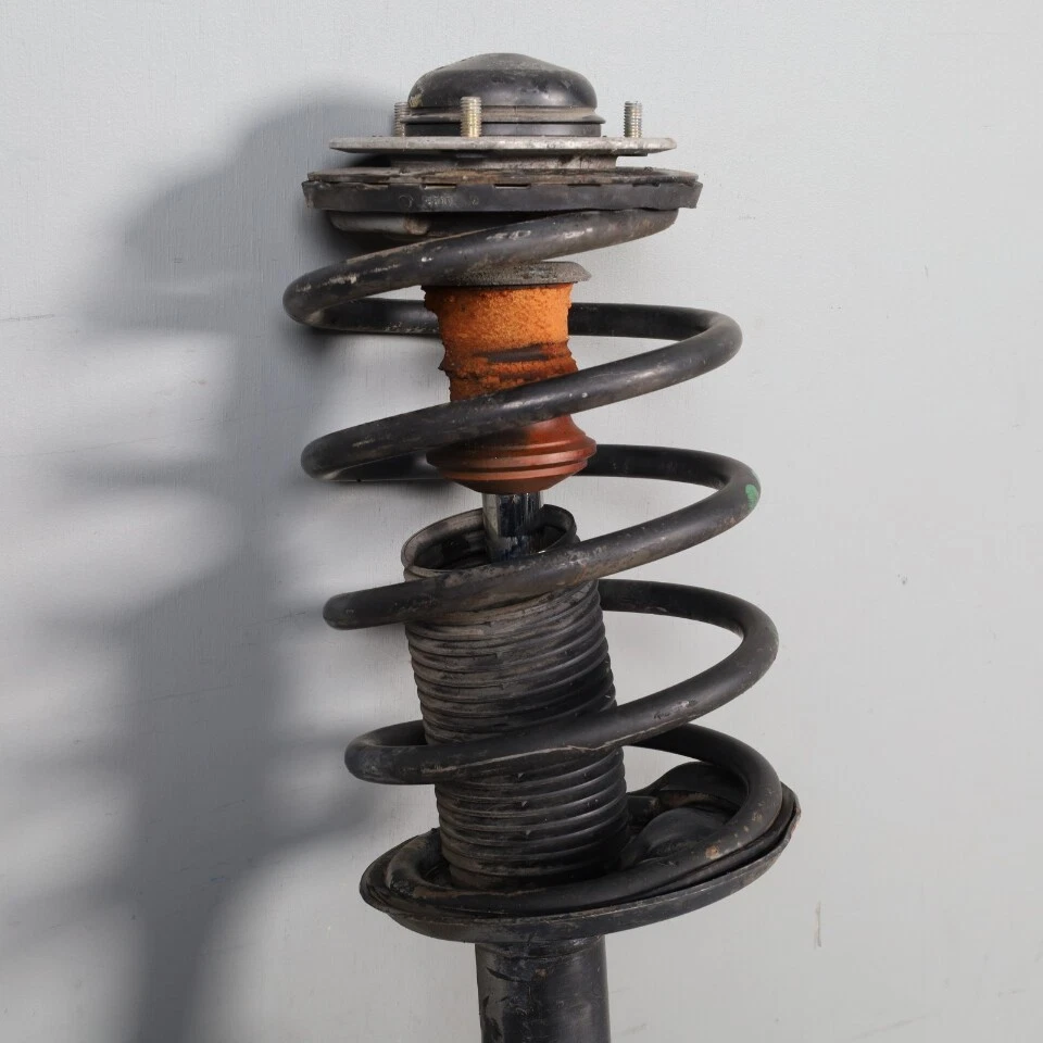 1994-1997 BMW 840i 850i E31 Left Front Spindle Knuckle Hub 31311140007 OEM Used - Image 4 of 4