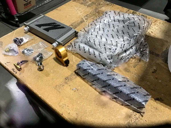 Enfriador de aceite Mishimoto MMOC-370Z-09T para 08-15 Infiniti G37 cupé 08+ Nissan 370Z Foto 2 de 4