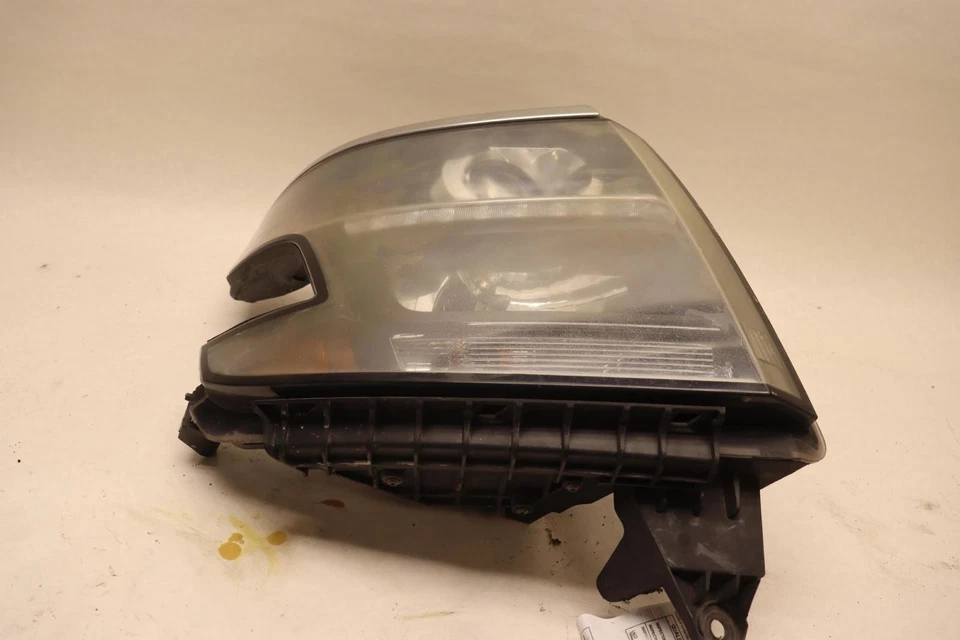2015-2016 CHEVY/GMC SUBURBAN FRONT RIGHT PASSENGER SIDE HEADLIGHT HEADLAMP OEM - Image 2 of 4