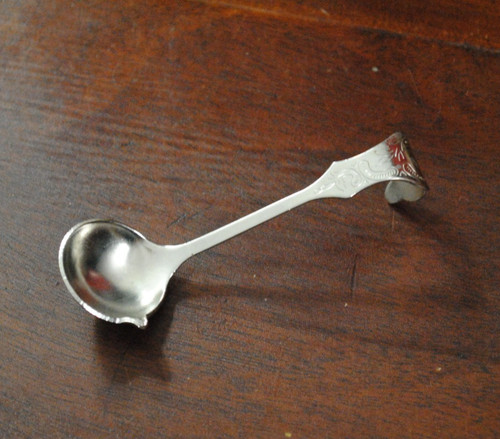 Short Ladle with Engraved Curved Handle Metal Wax Melting Spoon with Pour Spout