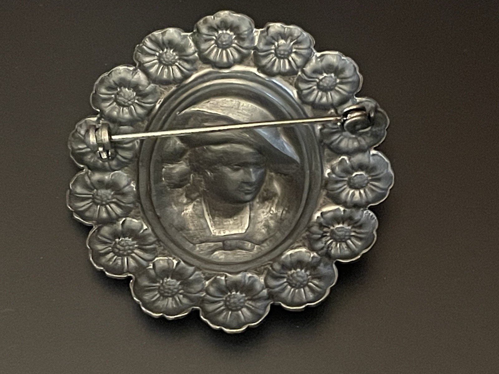 ANTIQUE VICTORIAN Unsigned SOLID BRASS BROOCH PIN… - image 8