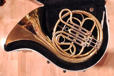 Yamaha YHR-313 Single French Horn with Hard Case and Mouthpiece