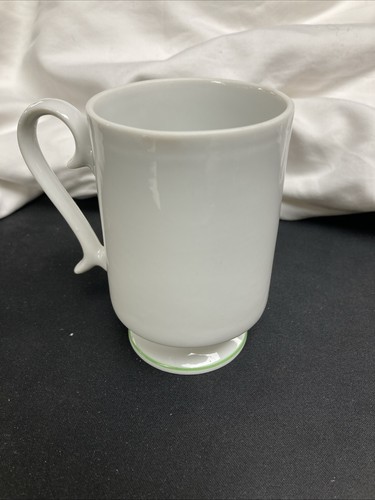 Holly Hobbie Pedestal Cup LIMITED EDITION “The Time To Be Happy Is Now” - Picture 4 of 7