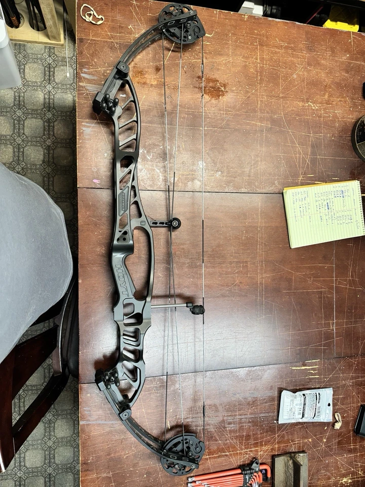 Hoyt Stratos 40 RH Matte Blackout HBT 50-60lb DW y 29.5-32 DL cuerdas nuevas  Foto 3 de 4