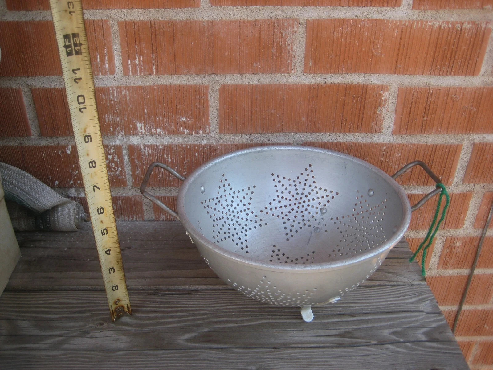 1960s Vintage 9" Diameter MIRRO - Stars ** Fine Thick Aluminum Colander USA