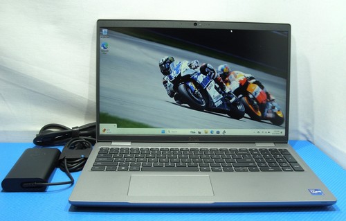 Dell Latitude 5521 15,6"HD vPRO i7-11850H 2,5GHz 32GB 1TB SSD Win 11Pro + Ladegerät