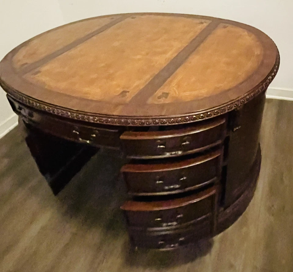 Escritorio ejecutivo Ellis Line By Sligh ovalado de caoba Foto 3 de 4