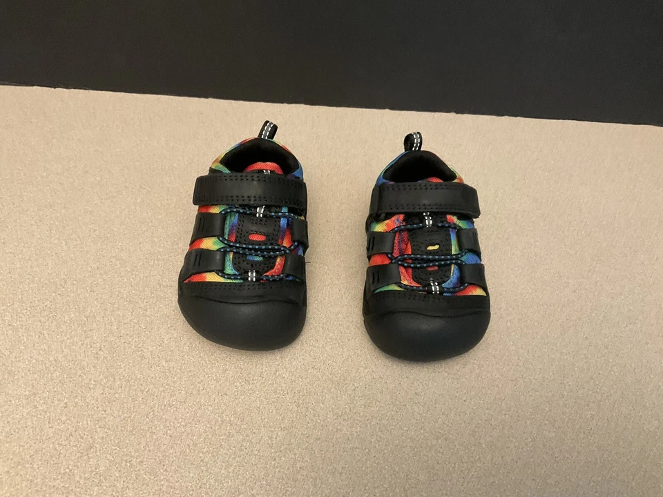 全新! 学步儿童 Keen Newport 黑色/领带染料皮革凉鞋。 4C 码 真棒!!! — 第 2/4 张图片