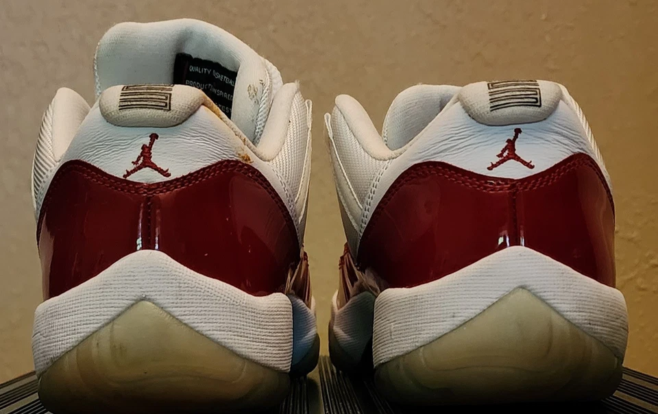 Air Jordan 11 ретро 2016 низкие вишневые РАЗМЕР 10,5 МУЖСКИЕ 528895 102 - Изображение 3 из 4