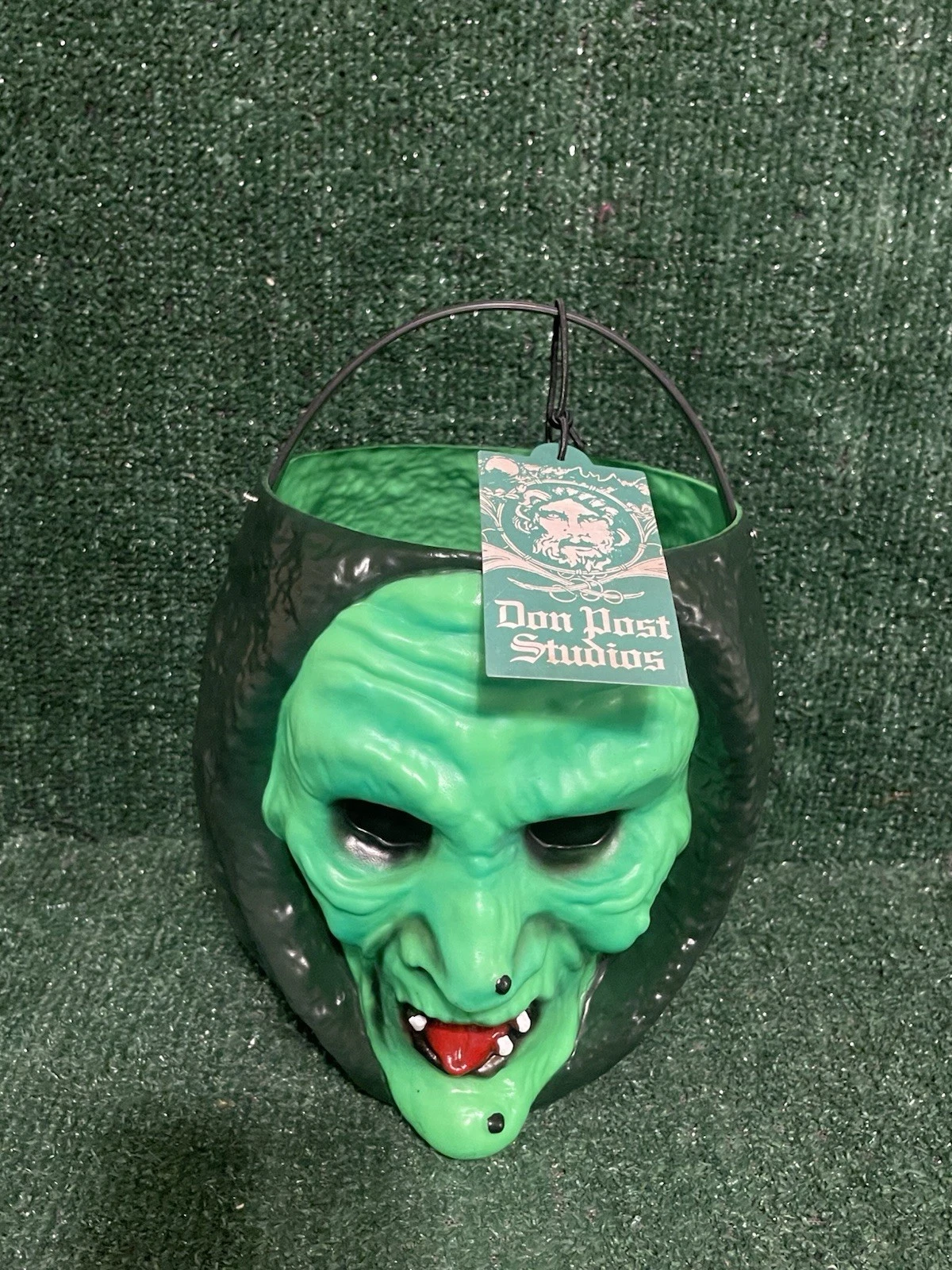 Trick Or Treat Studios Halloween III Silver Shamrock Witch Candy Pail