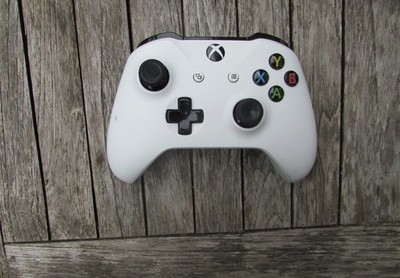 Microsoft Xbox Wireless Controller - Carbon Black and White Xbox One