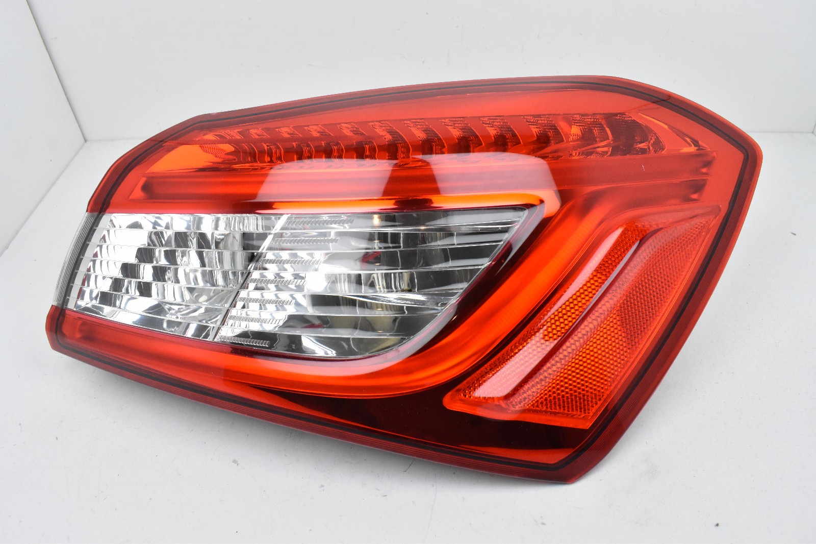 2014 2019 Maserati GHIBLI S Q4 Passenger RH  Rear Outer Tail Lignt Lamp LED OEM