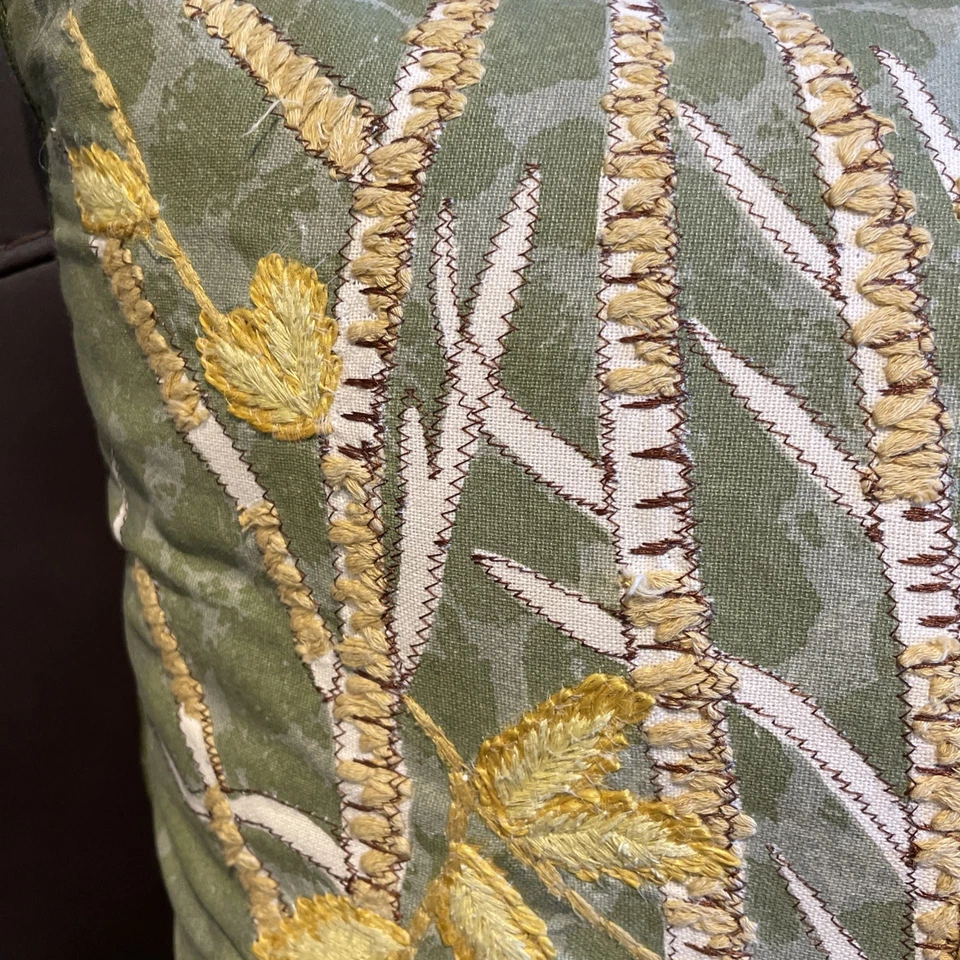 Pier 1 Imports Almohada 18" Ramas Florales Hojas Bordadas Abajo Inserto Foto 3 de 4