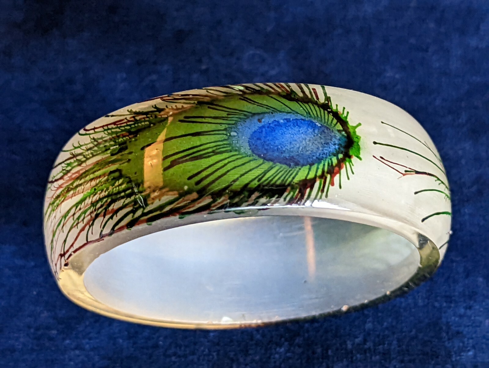 VINTAGE LUCITE HAND PAINTED BRACELET PEACOCK FEAT… - image 8