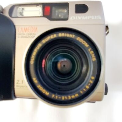 Olympus Camedia C-2040 Zoom Digital Camera. 2.1 Megapixel w/3x