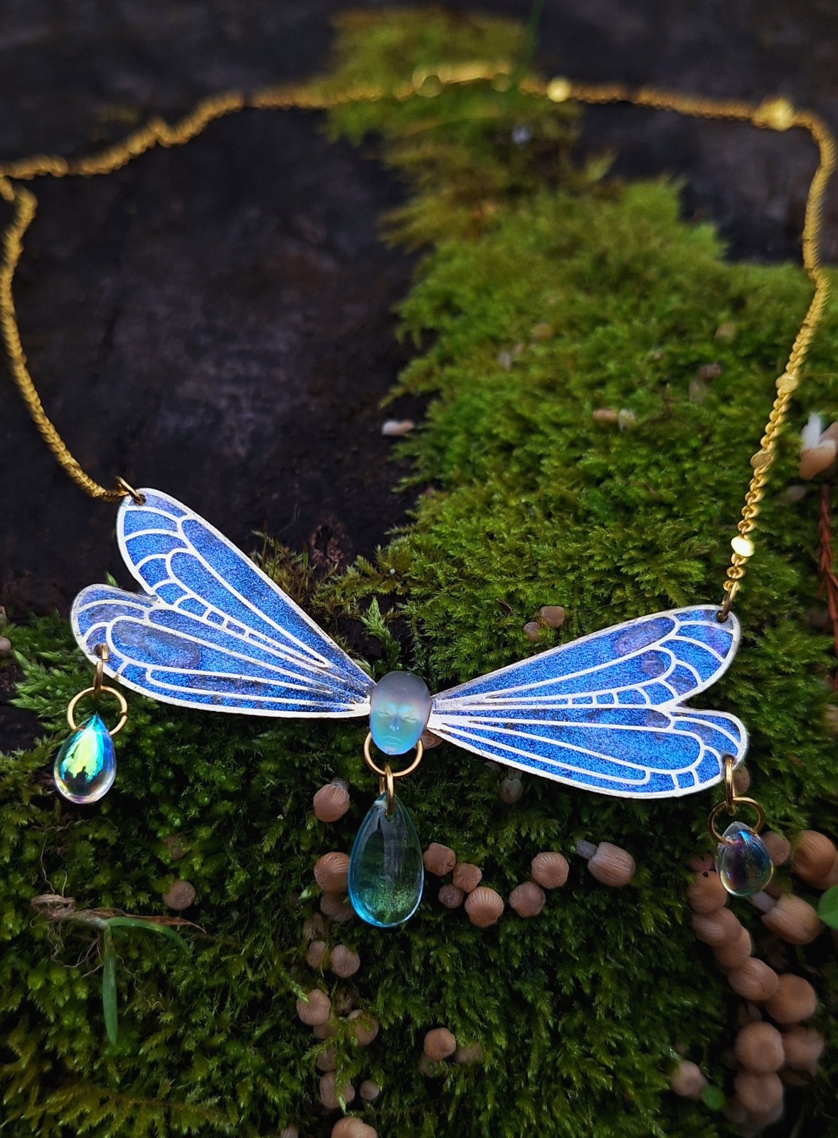 Pendentif libellule phosphorescent collier féerique ailes bleues