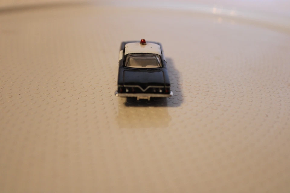 HO Scale CMW Mini Metals, 1950s 2 Door Chevrolet Police Car, Black & White - Image 4 of 4
