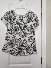 size M women's Nine West b&w floral top